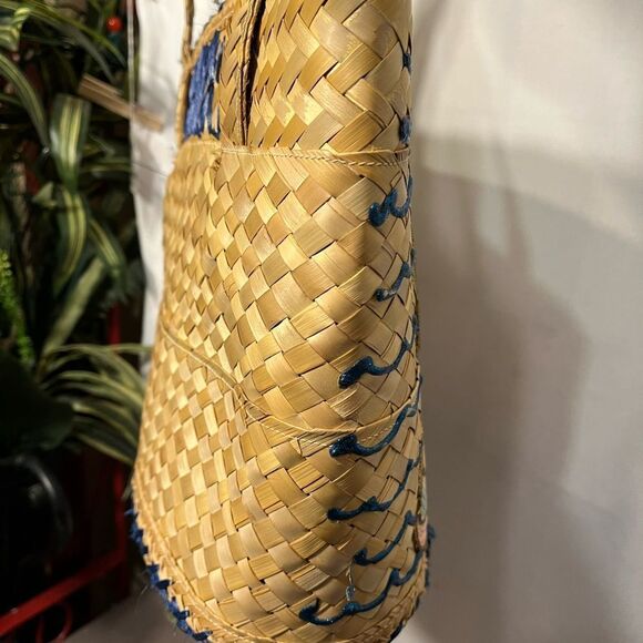Beautifully Woven Handmade Bahamas Straw Bag - Picture 15 of 15